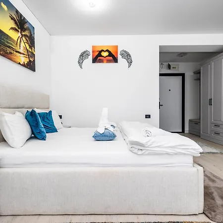 White Titanic Apartment Navodari