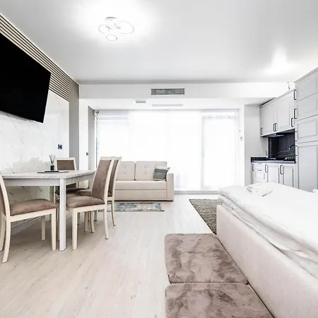 Apartment White Titanic *
