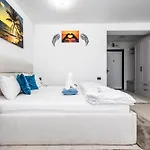 White Titanic -luxury Turism Apartmanhotel Năvodari