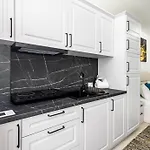 White Titanic -luxury Turism Apartmanhotel 3*