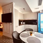 White Titanic -luxury Turism Apartmanhotel