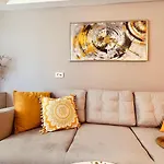 White Titanic -luxury Turism 3* Năvodari