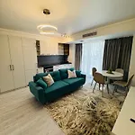 White Titanic -luxury Turism Apartmanhotel 3*