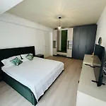 White Titanic -luxury Turism Apartmanhotel Năvodari