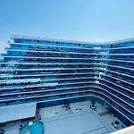 White Titanic -luxury Turism