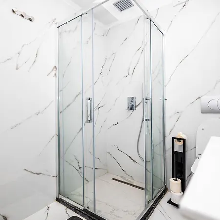 White Titanic -luxury Turism Aparthotel
