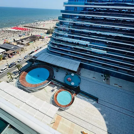 White Titanic -luxury Turism Apartahotel