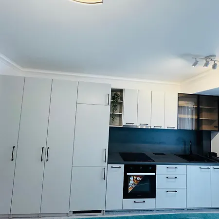 White Titanic -luxury Turism Aparthotel Navodari