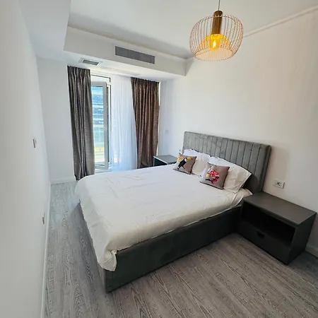 White Titanic -luxury Turism Aparthotel 3*