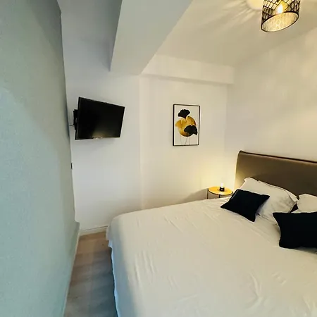 White Titanic -luxury Turism Apartahotel