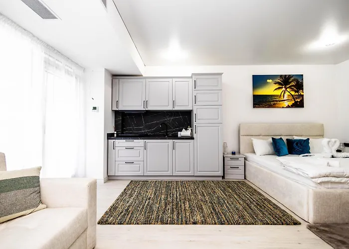 White Titanic -luxury Turism 3*