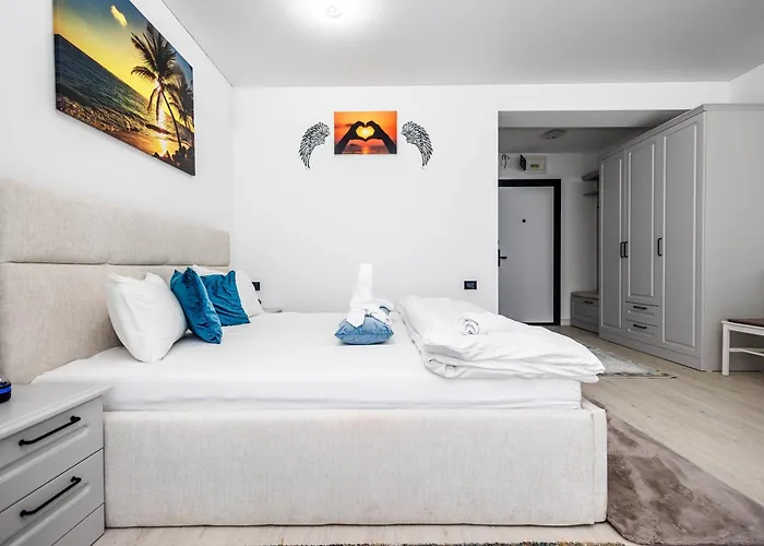 White Titanic -luxury Turism Aparthotel Navodari