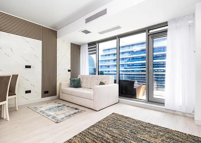 White Titanic -luxury Turism Aparthotel Navodari