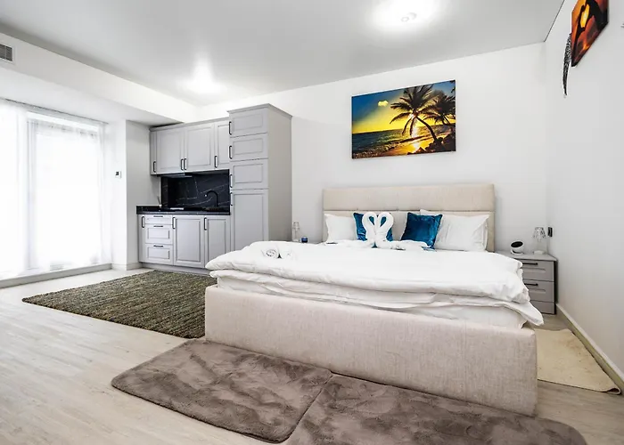 White Titanic -luxury Turism