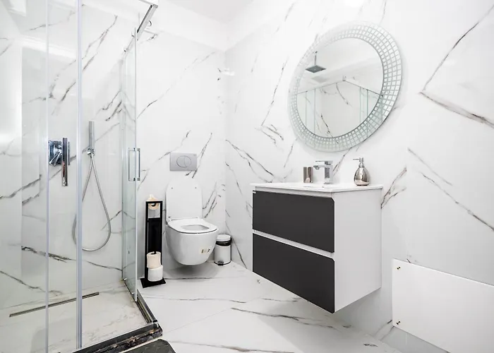 White Titanic -luxury Turism Aparthotel Navodari