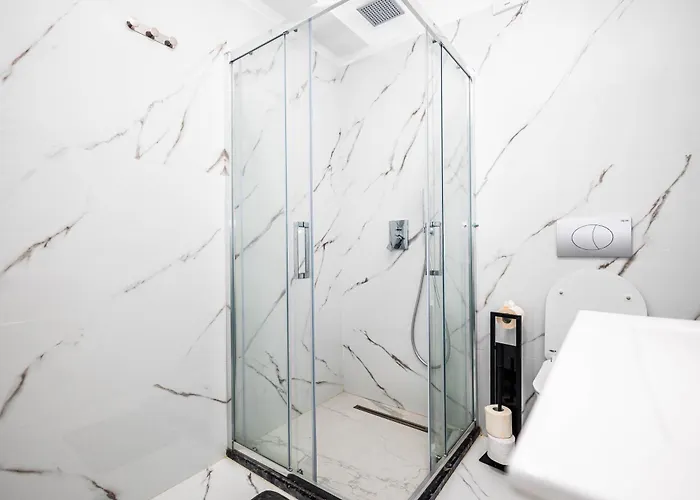 White Titanic -luxury Turism Aparthotel