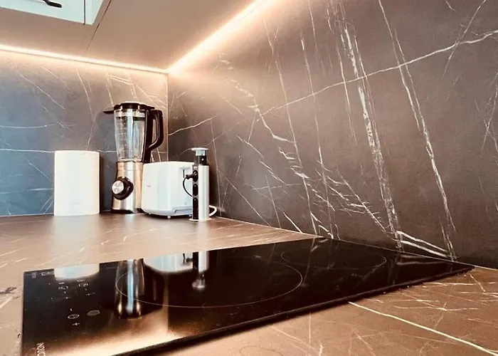 White Titanic -luxury Turism Aparthotel Navodari