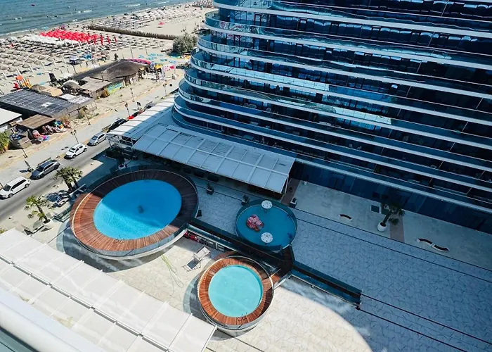 White Titanic -luxury Turism Aparthotel