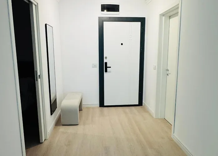 White Titanic -luxury Turism Aparthotel Navodari