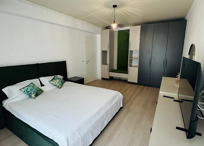 White Titanic -luxury Turism Aparthotel Navodari