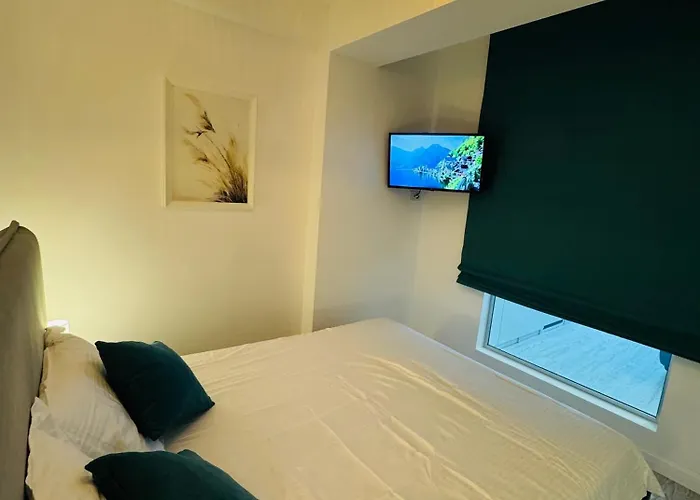 White Titanic -luxury Turism Aparthotel Navodari