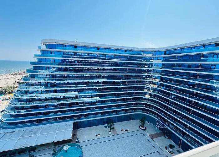 White Titanic -luxury Turism