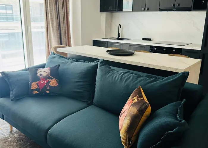 White Titanic -luxury Turism Aparthotel Navodari