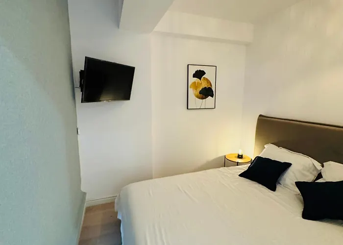 White Titanic -luxury Turism Aparthotel